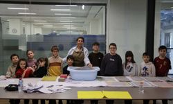 Kütahya'da elekte kağıt yapım atölyesi çocuklardan yoğun ilgi gördü