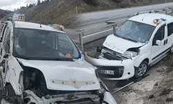 Kütahya’da hafif ticari araç su tahliye kanalına savruldu