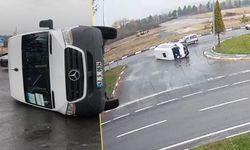 Kütahya’da işçi servisi ile ticari aracın karıştığı kaza anı görüntüleri