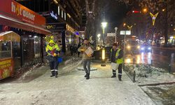 Kütahya’da yılbaşı gecesi temizlik ekiplerinden gece mesaisi