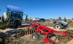 Uşak’ta panelvanla çarpışan traktör ikiye bölündü: 1 yaralı
