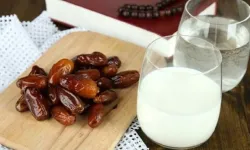 Sahurda süt ve hurma tüketmek uzun süre tokluk sağlıyor