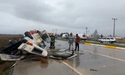 Denizli'de minibüs devrildi: 2 yaralı