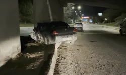 Eskişehir’de köprüye çarpan araçta 2 yaralı