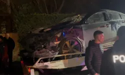 Eskişehir’de otomobil ATM’ye çarptı 2 yaralı