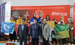 Geleceğin okçuları Kütahya’da yarıştı, ödüllerini aldı