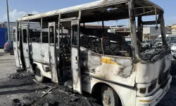 İzmir’de midibüste çıkan yangında bir çocuk öldü