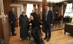 Kütahya Valisi Işın, engelli İsmet’e araç jesti