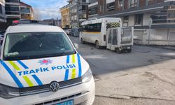 Kütahya’da öğrenci servisi, motorlu bisiklete çarptı