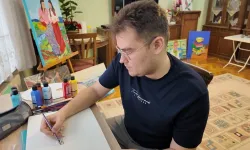 Otizmli genç sanatçı, hayallerini resme yansıtıyor