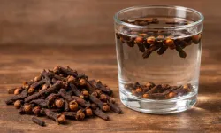 Yatmadan önce içilen karanfilli suyun mideye etkisi