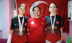 İşitme engelli kardeşlerin hedefi ay yıldızlı forma