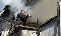 Kütahya’da iki katlı ev yangında kullanılamaz hale geldi