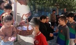 Kütahya’da okullarda çocuklar bayramlaştı
