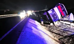 Kütahya’da sebze yüklü tır devrildi, şoför yaralı