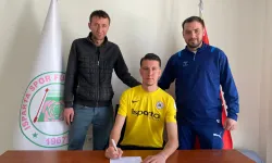 Kütahyalı genç futbolcu Isparta’da profesyonel oldu