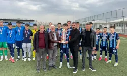 Kütahyaspor’un gençleri şampiyonluk kupasını aldı