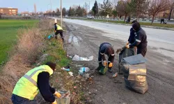 Kütahya’da yeşil alanlar ve yol kenarları temizlendi