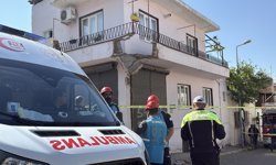 Aydın Efeler’de çöken balkondan düşen baba ve oğlu yaralandı