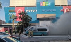 İzmir’de dolmuşta yangın: Araç kullanılamaz hale geldi