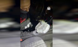 Bursa Bahçelievler’de otomobilde çoraplara gizli uyuşturucu bulundu
