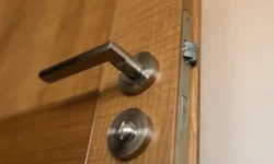 Kendi açılan kapıya 5 dakikalık pratik çözüm