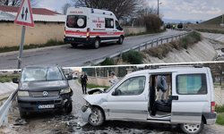 Kütahya’da inşaat ustalarını taşıyan iki kamyonet çarpıştı