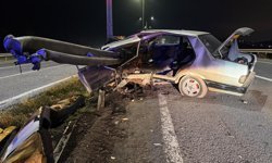 Kütahya'da bariyere saplanan otomobil sürücüsü ağır yaralandı