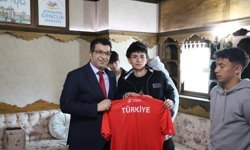 Kütahya’da gençlere milli forma desteği verildi