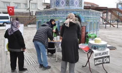 Kütahya’da Sumud Filosu için aşure yaptılar, sattılar