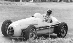 Formula 1’in en yaşlı pilotu hayatını kaybetti