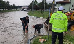 Kütahya'da dolu ve sağanak hayatı olumsuz etkiledi