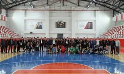Kütahya’da gençler futsal finalinde sahaya çıktı