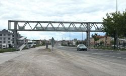 Kütahya’da “sabıkalı” çevre yoluna yaya üst geçidi yapıldı
