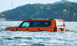Suda Yüzen 892 beygirlik SUV Tanıtıldı