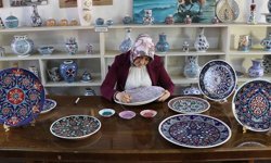 Üniversite eğitimi için geldiği Kütahya'da çini ustası oldu