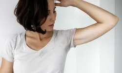 Aşırı terleme yazın yaşam kalitesini düşürüyor