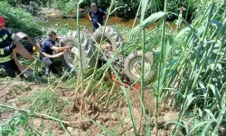 Aydın'da devrilen traktörün altında kalan sürücü hayatını kaybetti