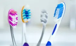 Diş fırçalarındaki kıllar bakın neden farklı renkteymiş