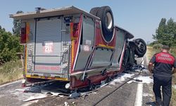 İzmir'de itfaiye aracı devrildi: 2 yaralı