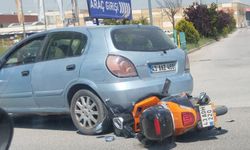 Kütahya'da motosiklet otomobile çarptı: 1 yaralı