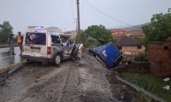 Manisa'da 3 aracın karıştığı katliam gibi kaza: 2 ölü, 4 yaralı