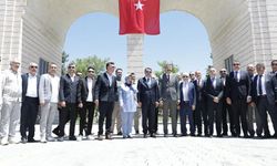Vali Işın ve Bakan Yardımcısı Çelik'ten Çiniciler Çarşısı ziyareti