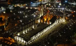 Apollon Tapınağı ziyaretçilerini akşam serinliğinde tarihi yolculuğa çıkarıyor
