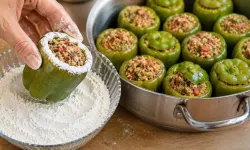 Dolma pişirirken bu yöntemi deneyin! Biberler dağılmıyor, iç harç taşmıyor