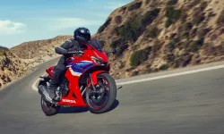 Honda yeni CBR500R modelini satışa sundu