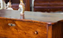 İkinci el dolap aldı, içinden servet çıktı