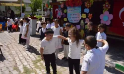 Kütahya'da minik öğrenciler çocuk şenliğinde eğlendi