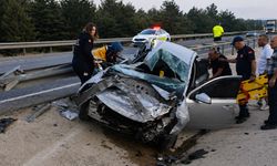 Kütahya'da otomobil bariyere çarptı, alkollü sürücü yaralı