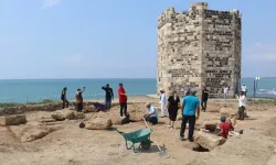 Aigeai Antik Kenti'nde birçok eser ve mezar gün yüzüne çıkarıldı